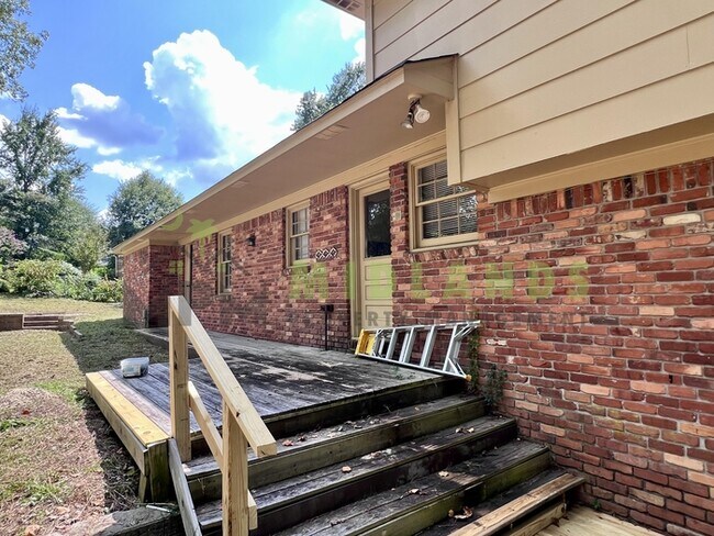 Building Photo - 300 Lydgate Dr