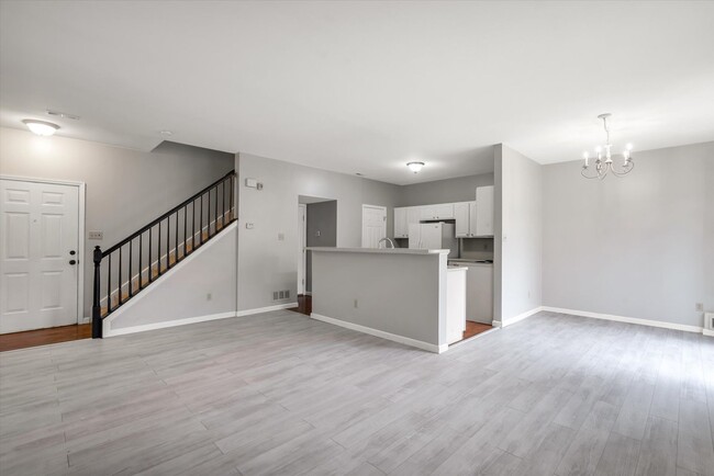 Building Photo - Spacious 2-Bedroom Townhome in St. Charles...