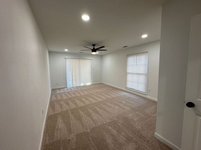 Building Photo - 3811 S Goodman Cir