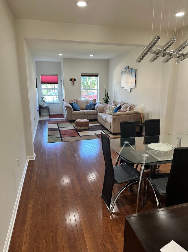 Building Photo - 72 Andrews Way