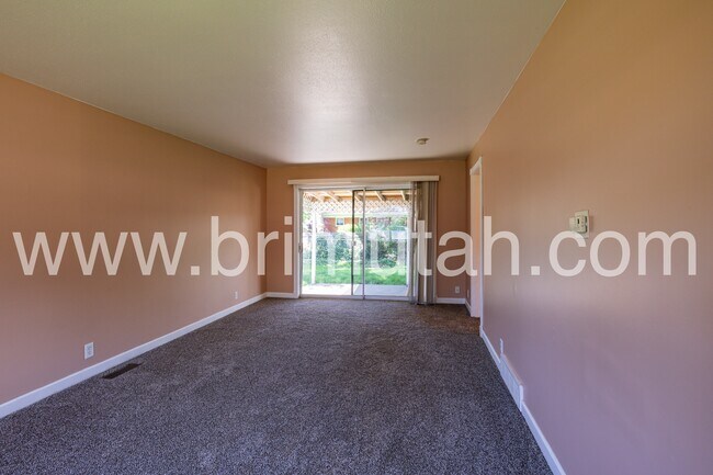 Building Photo - 1561 E 4945 S