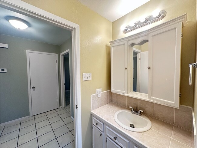 Building Photo - 1713 Mermaid Dr