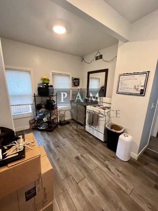 Building Photo - 3727 E Squire Ave