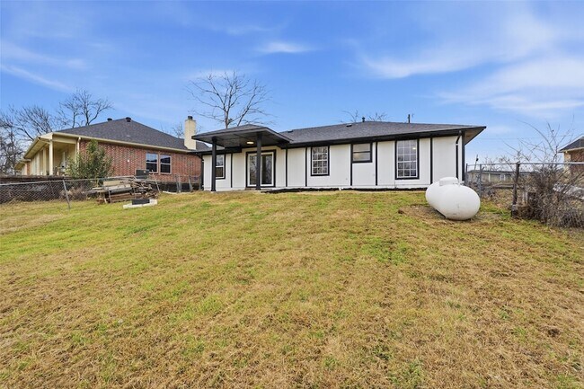 Building Photo - 763 Lakeside Dr