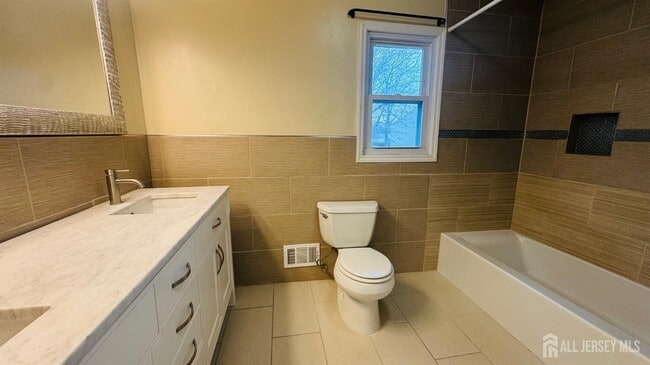 Building Photo - 966 Bergen Ave