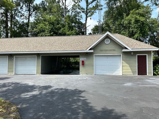 Building Photo - Gorgeous 2 bed/2 bath located in gated community!