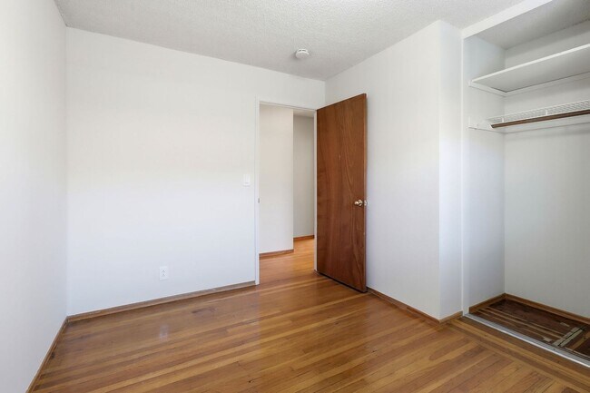 Building Photo - What a Great Home! Available Now!