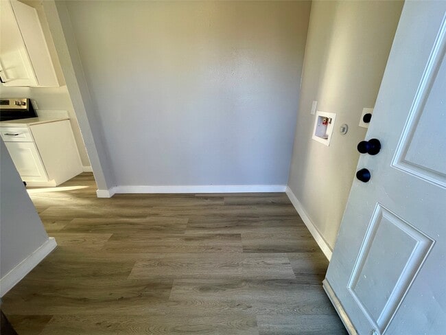 Building Photo - 504 N 8th St