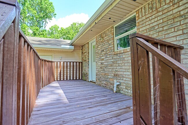 Building Photo - 704 Natchez River Cir