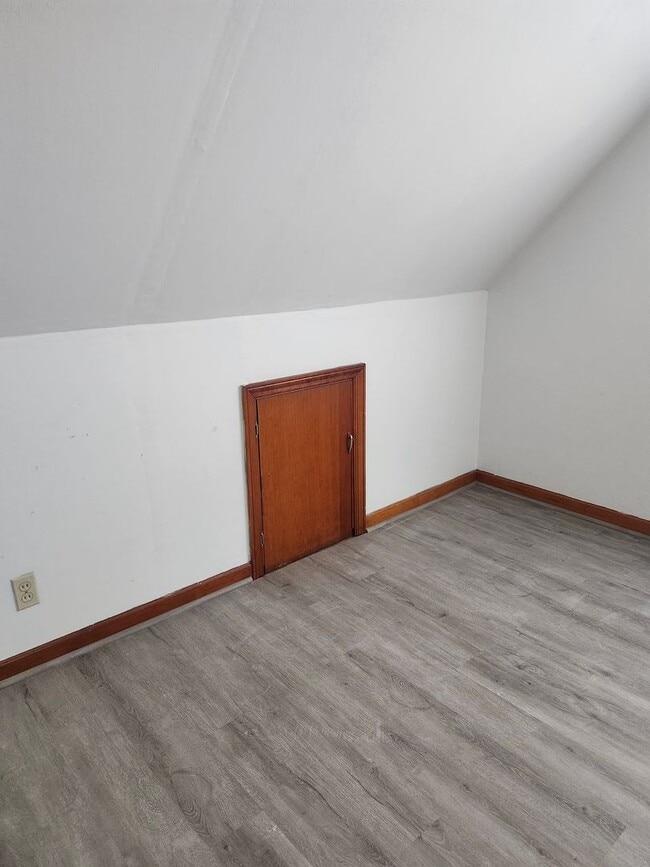 Building Photo - Single family home in great neighborhood!