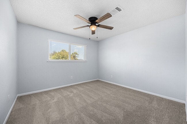 Building Photo - 2926 Meadowcreek Dr