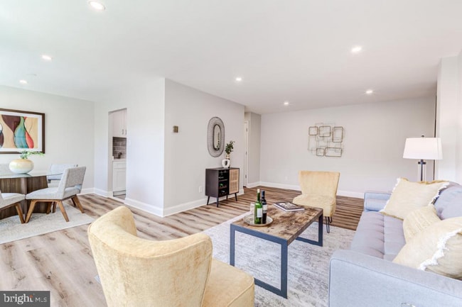 Building Photo - 600 Roosevelt Blvd