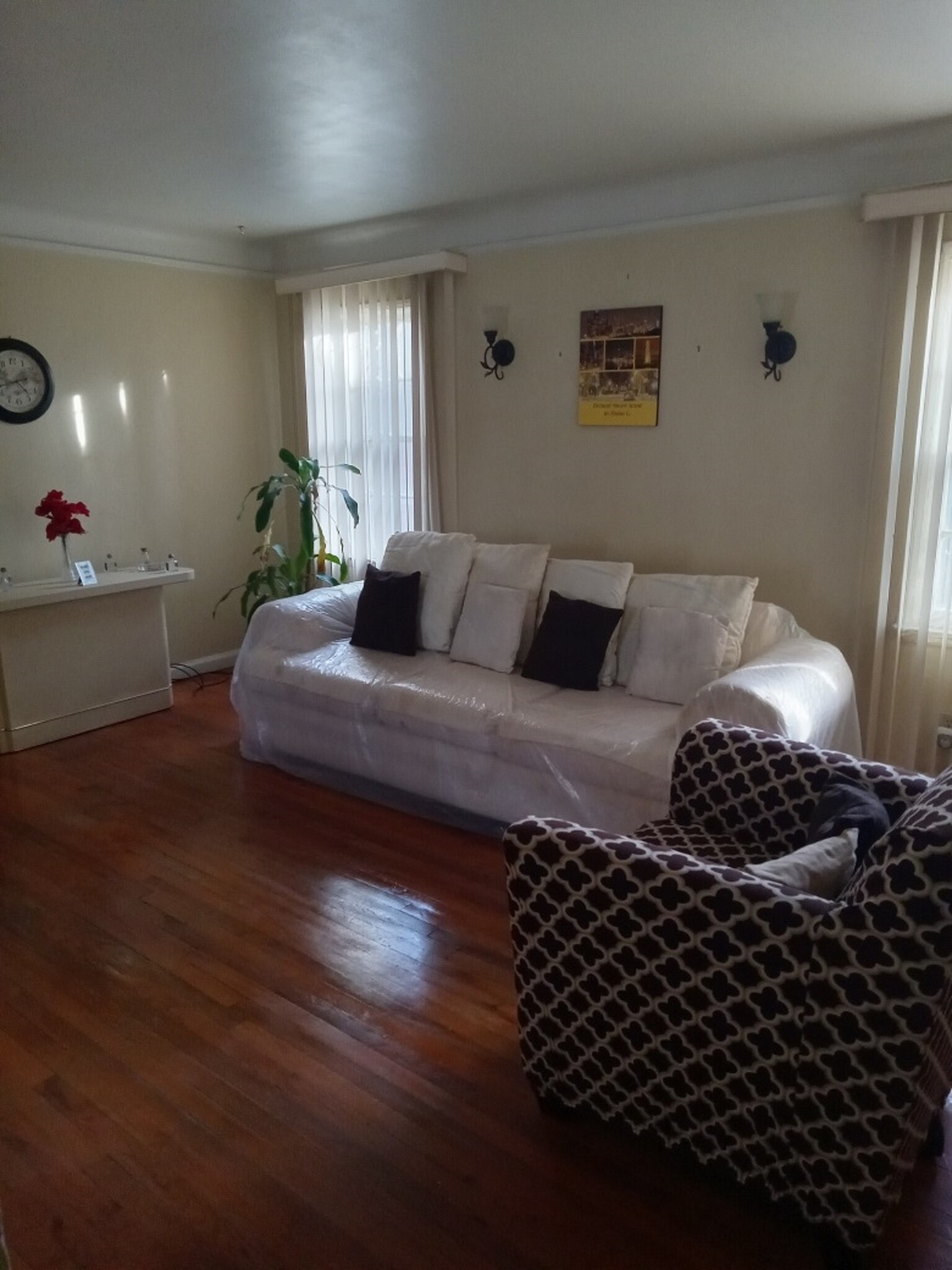 Fully Furnished Living Room - 11742 Beaconsfield St