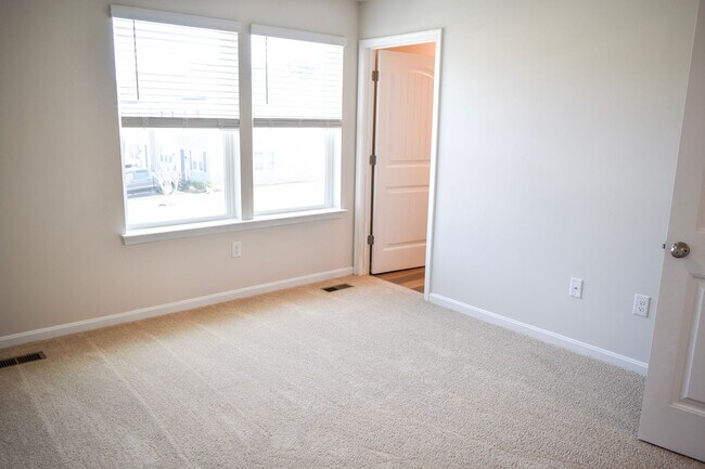 Building Photo - Stunning Brand New End Townhome