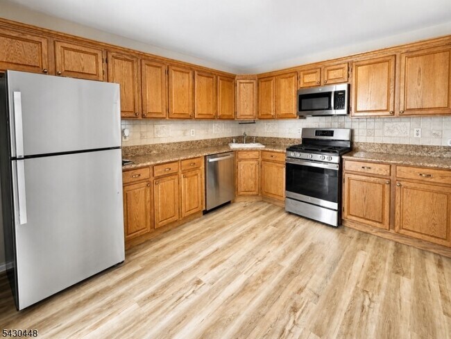 Building Photo - 774 Sassafras Ct