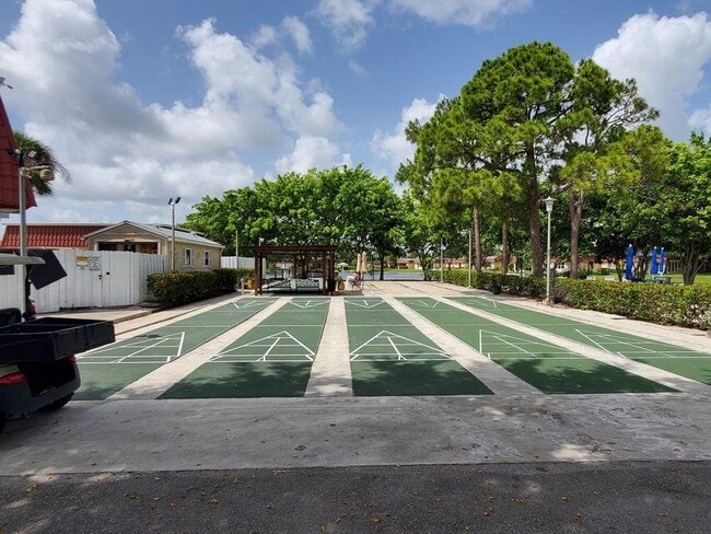 Building Photo - 697 Marlboro Oval