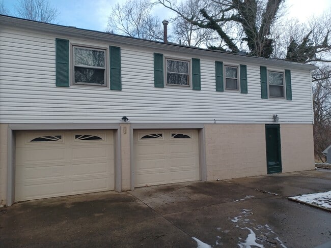 Building Photo - 321 Elder St