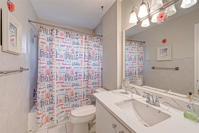 Building Photo - 11707 N Willow Cir