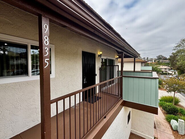 Building Photo - Updated and Spacious 2 bed 1.5 bath