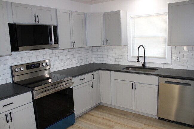 Building Photo - Beautiful 4-bedroom, 3 full baths home located in Independence, MO