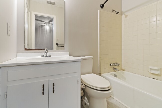 Building Photo - 235 Sunny Hills Dr