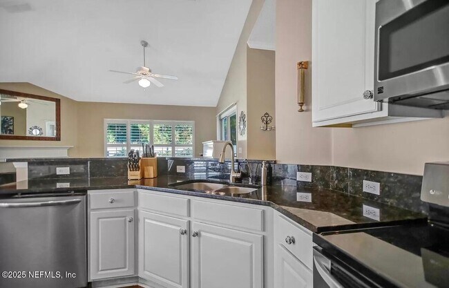 Building Photo - 701 Lake Stone Cir