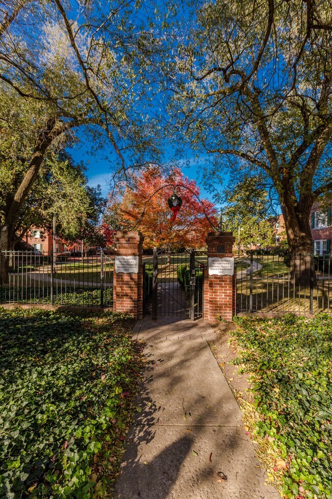 Building Photo - 1733 N Queens Ln