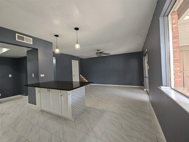 Building Photo - 2252 Shadowdale Dr