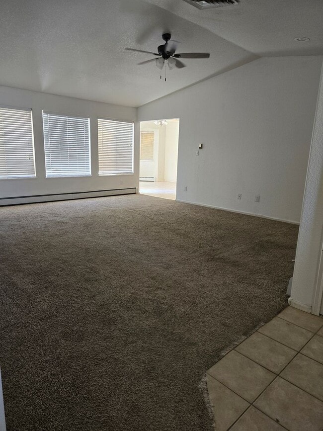 Building Photo - Nestled 3 bedroom, 2 bathroom in Fruitvale area