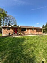 Building Photo - 706 Glen Oaks Dr
