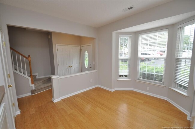 Building Photo - 404 Canyon Lake Cir