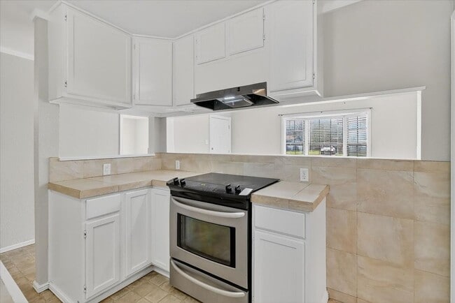 Building Photo - 4729 Prinston- 4bed/1bath- $1,395/month