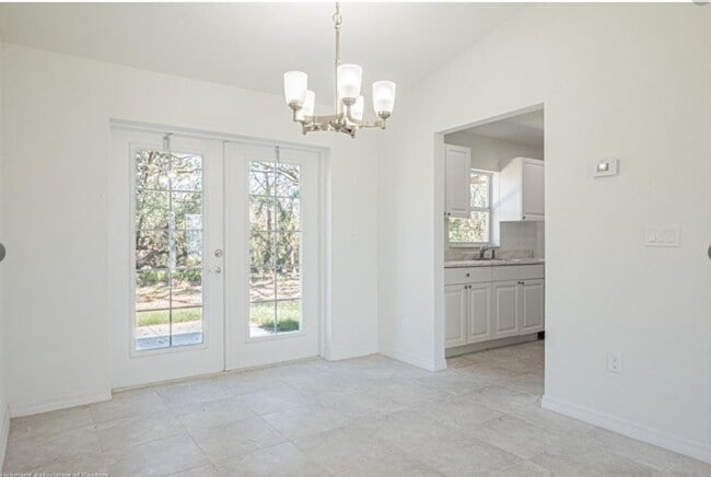 Building Photo - 3/2/1 Single Family Home Available – Cozy,...