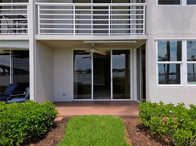 Building Photo - 5801 Bahia Del Mar Cir N