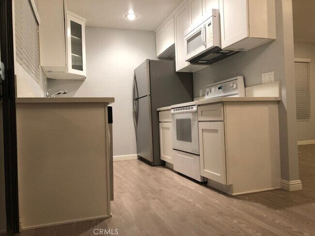 Building Photo - 21 Streamwood-