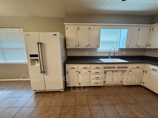 Building Photo - 2809 SW 77th St