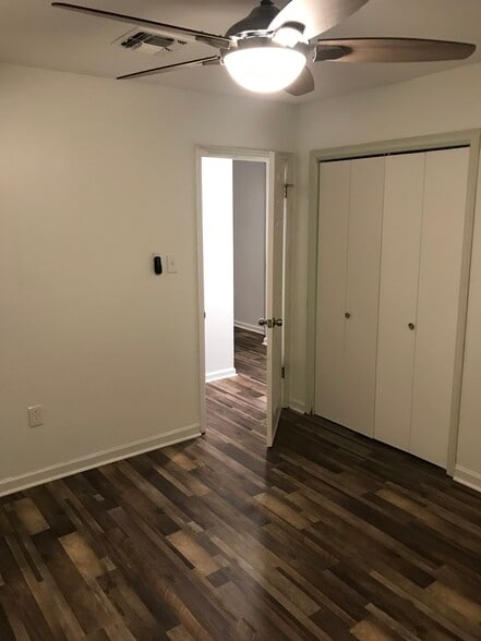 Building Photo - 121 Rosedale Dr