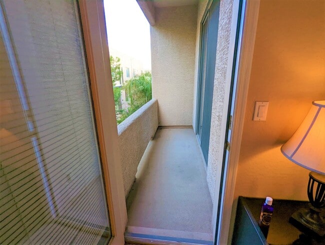 Building Photo - 2241 E Pinchot Ave