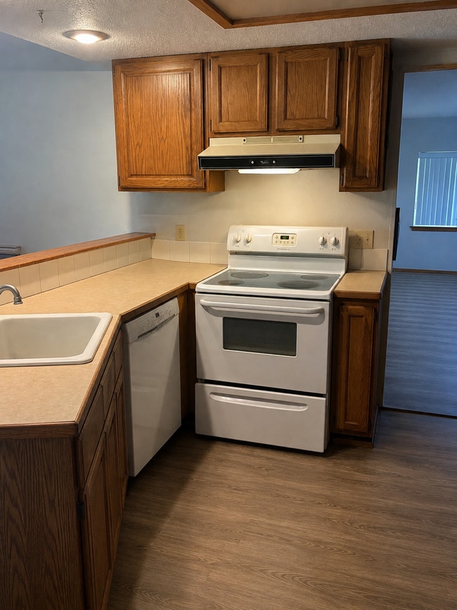 Building Photo - 2137 S Belair Dr