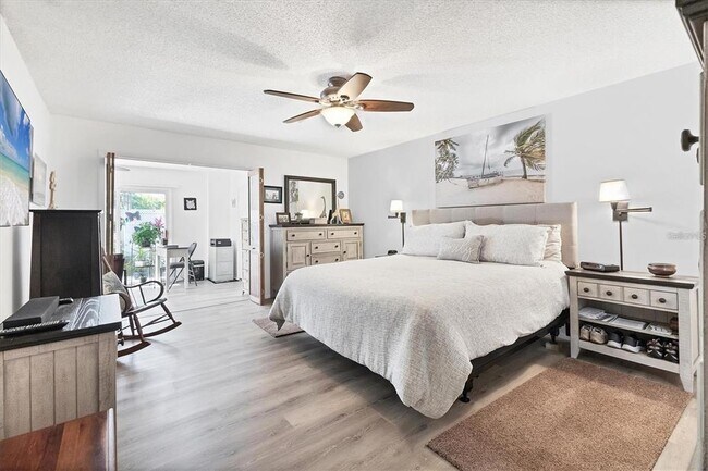 Building Photo - 6304 Pelican Dr