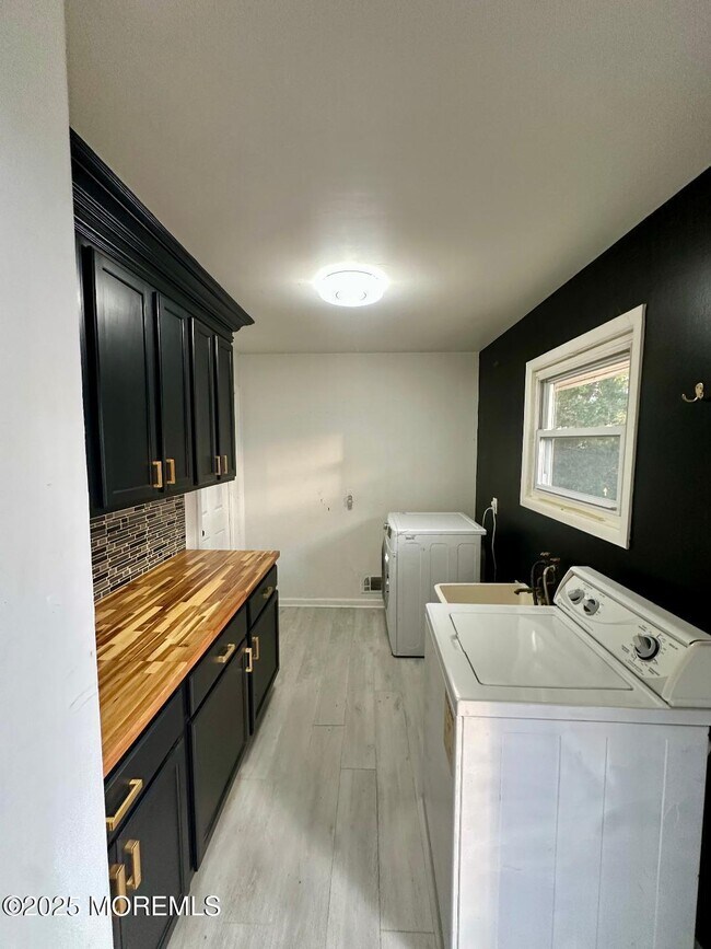 Building Photo - 297 Cambourne Dr