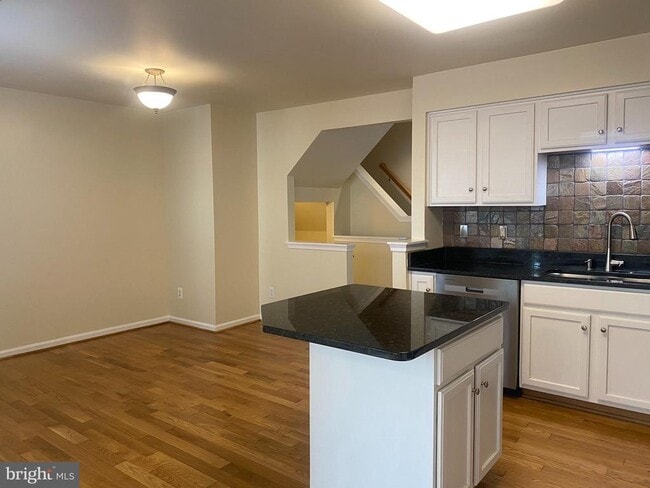 Building Photo - 7049 Rogue Forest Ln
