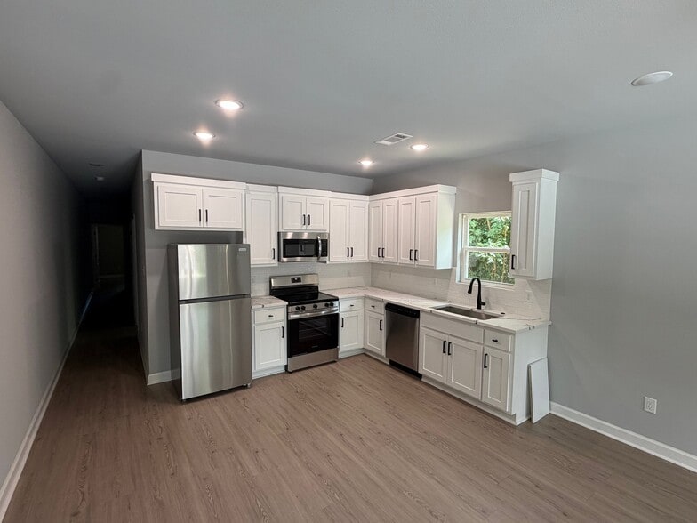 Building Photo - 1508 Longview St
