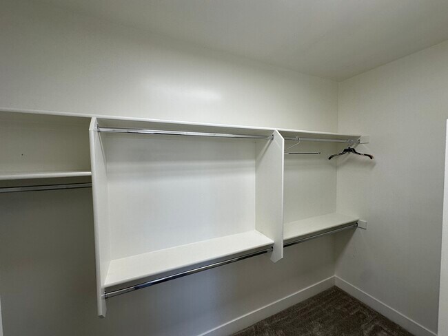 Building Photo - 5814 E Lockwood St