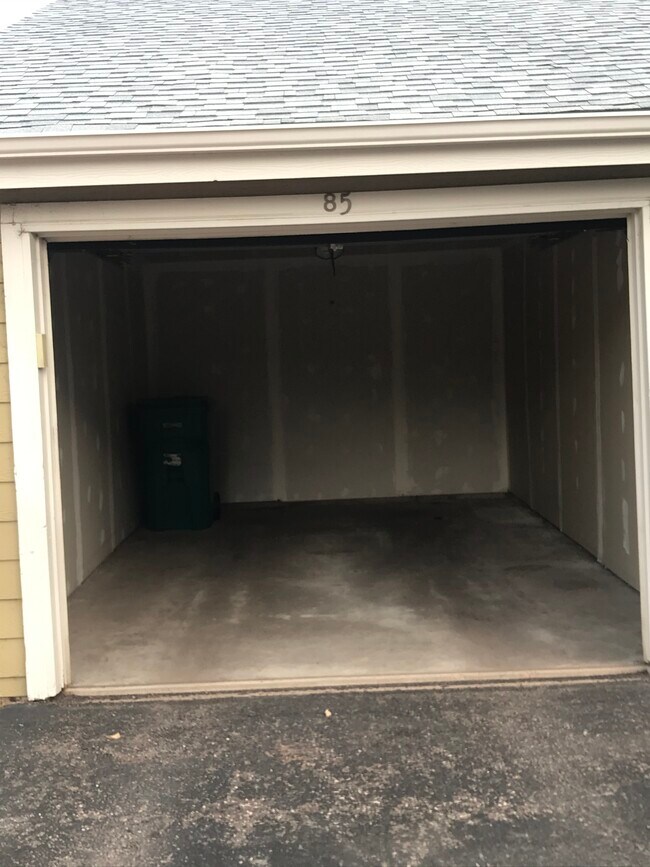 Building Photo - 6021 Castlegate Dr W