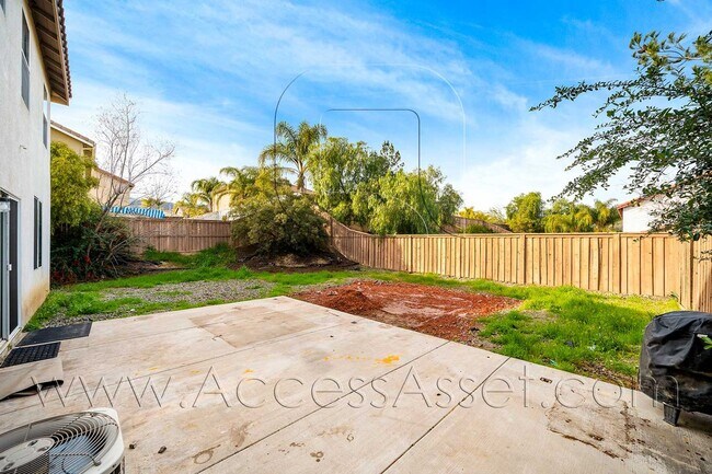 Building Photo - Spacious 3 Bed + Loft-Style Living in Lake Elsinore w/ Private Yard