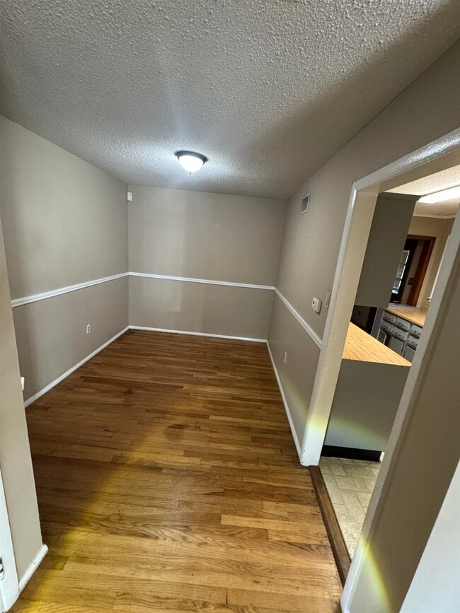 Building Photo - 4914 Durbin Ave