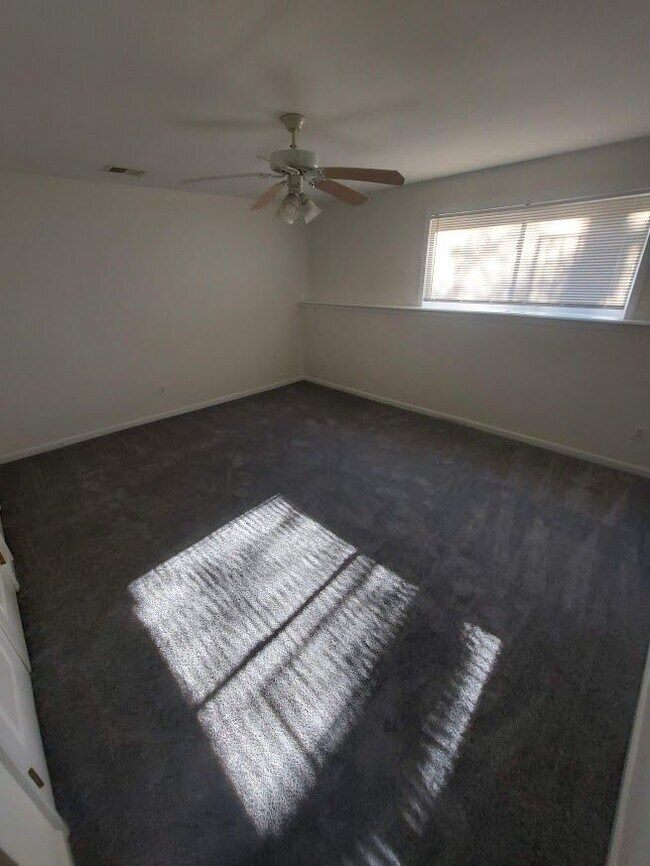 Building Photo - GLENDALE TOWNHOMES