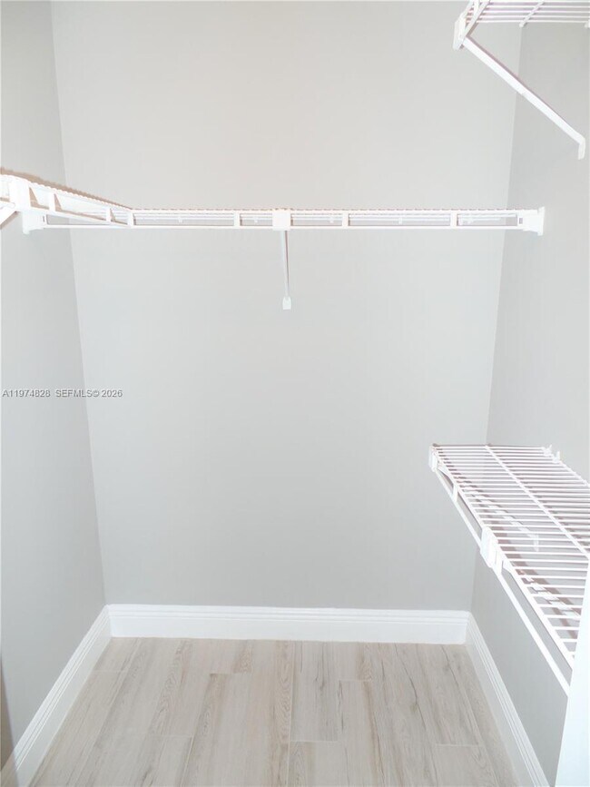 Building Photo - 1239 SW 46th Ave