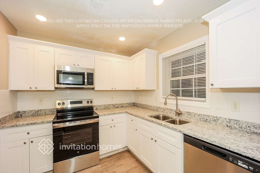 Building Photo - 220 Brookwood Cove